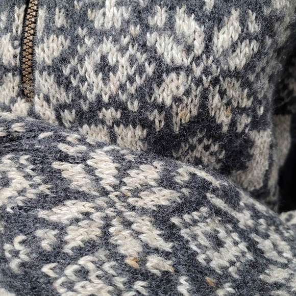 Vintage 1990s Woolrich wool grey and white snowflake knit sweater - Picture 12 of 13